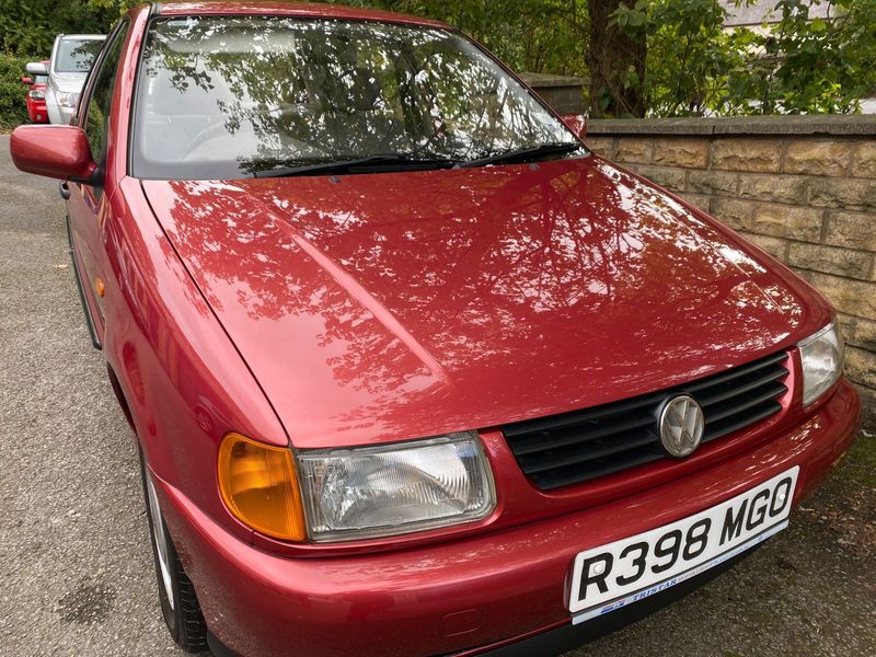 VOLKSWAGEN POLO