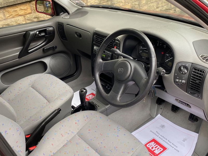 VOLKSWAGEN POLO