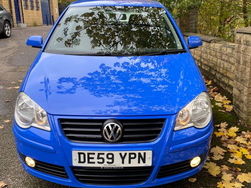 VOLKSWAGEN POLO