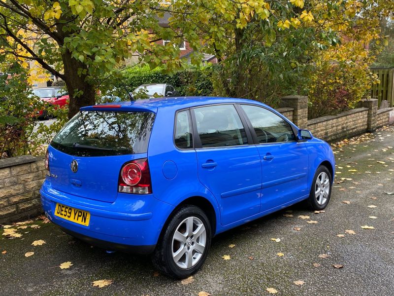 VOLKSWAGEN POLO