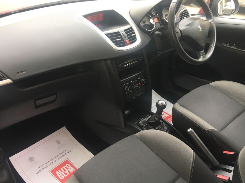 PEUGEOT 207