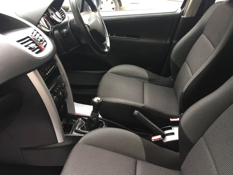PEUGEOT 207