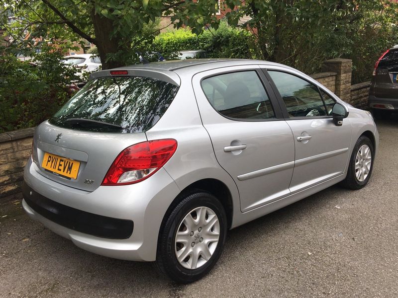 PEUGEOT 207