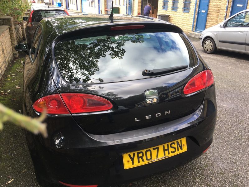 SEAT LEON