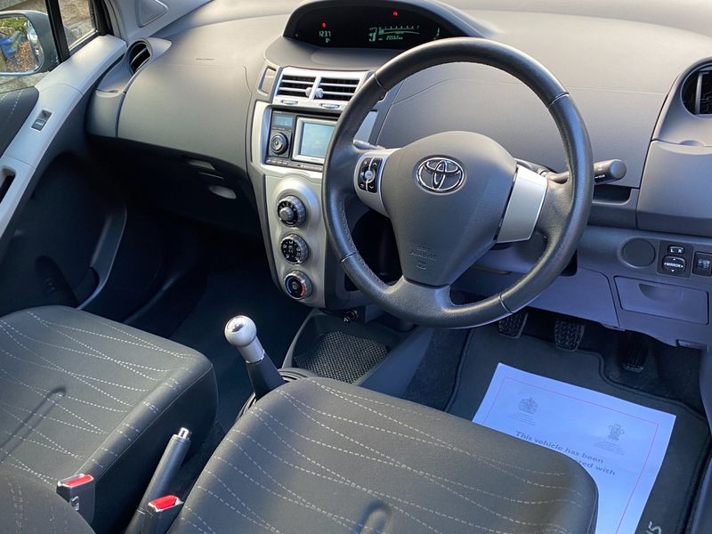TOYOTA YARIS