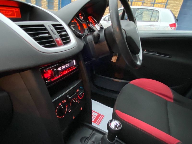 PEUGEOT 207