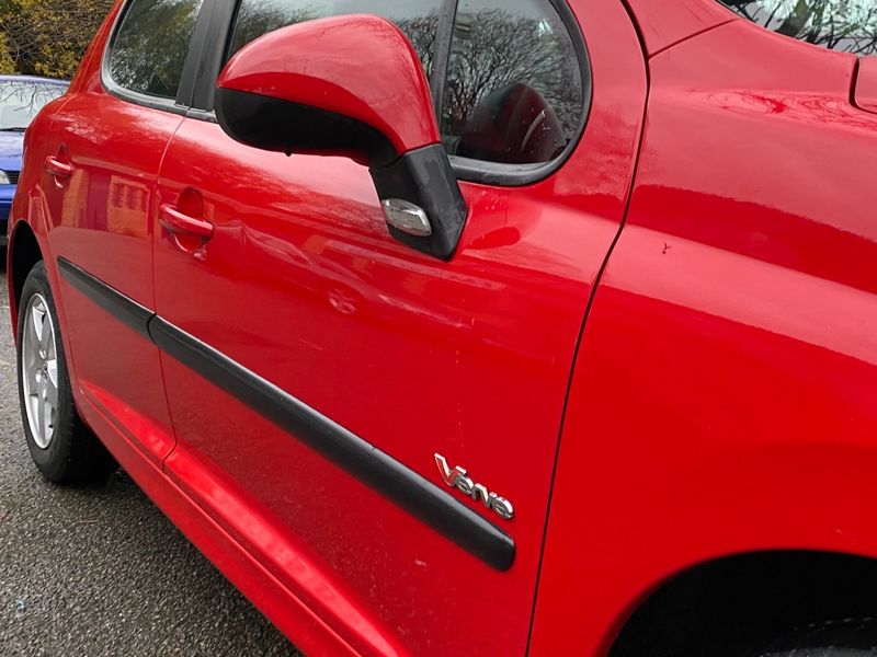 PEUGEOT 207