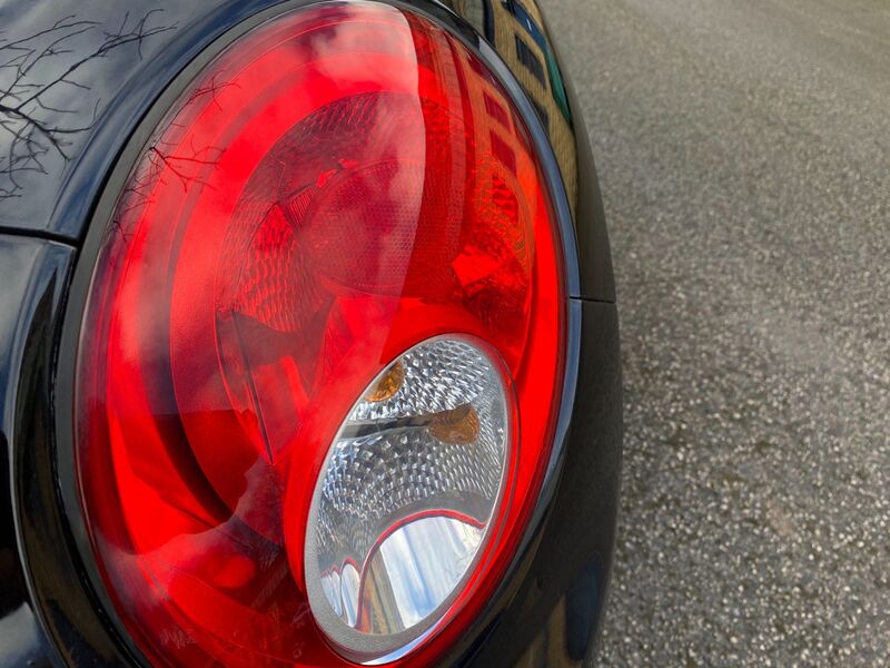 VOLKSWAGEN BEETLE