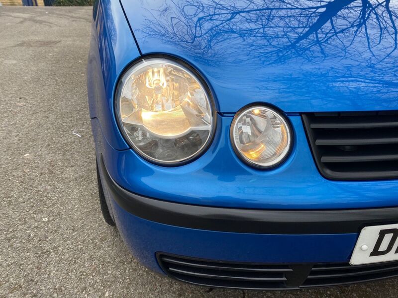 VOLKSWAGEN POLO