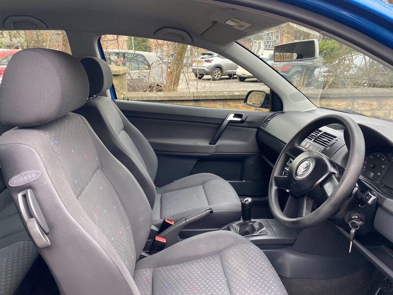 VOLKSWAGEN POLO