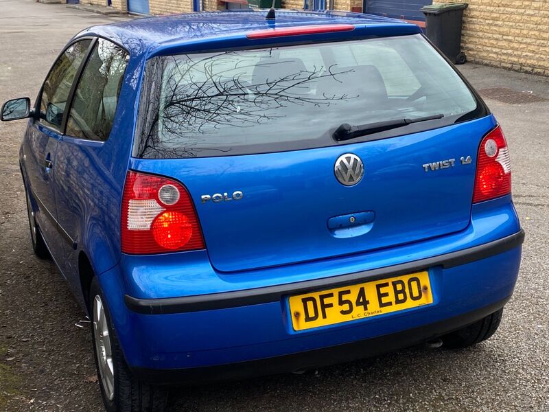 VOLKSWAGEN POLO