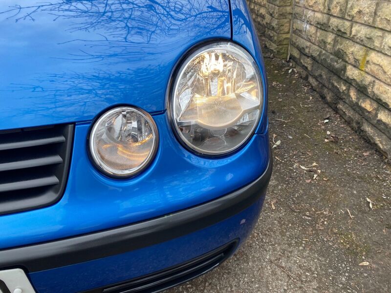 VOLKSWAGEN POLO