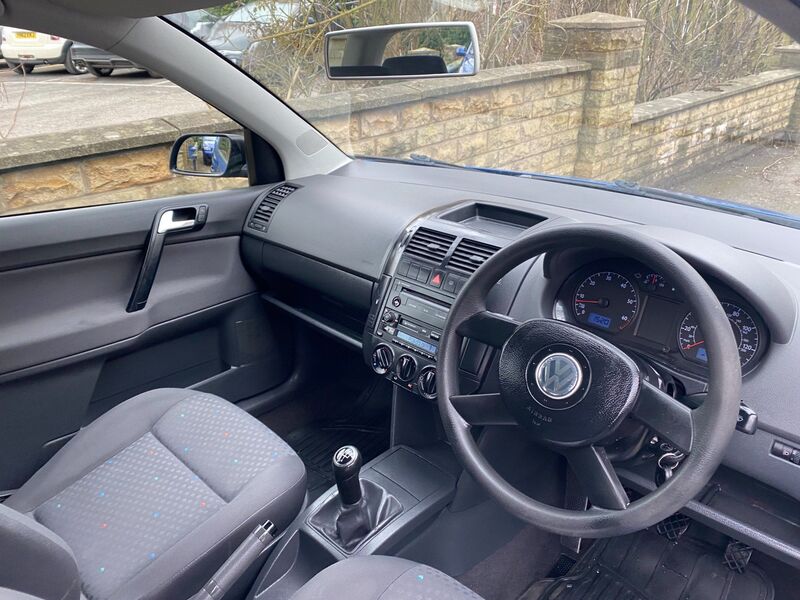VOLKSWAGEN POLO