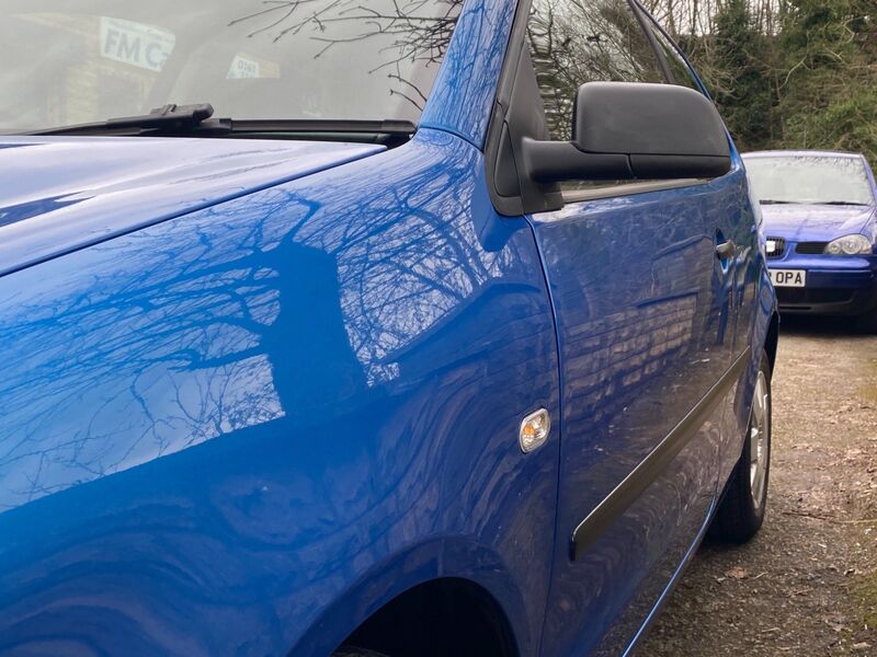 VOLKSWAGEN POLO