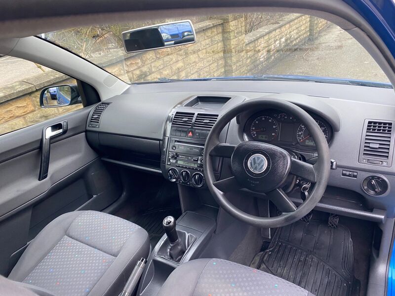 VOLKSWAGEN POLO