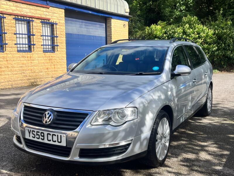 View VOLKSWAGEN PASSAT 2.0 TDI BlueMotion Tech Highline Estate 5dr Diesel Manual Euro 5 ss 140 ps +++ 2 OWNERS +++ FSH